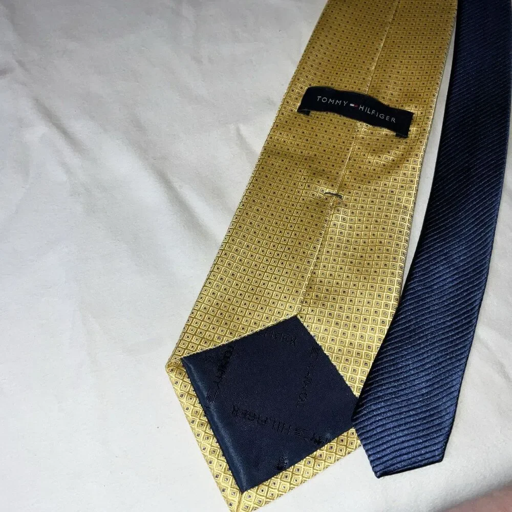 Tommy Hilfiger Silk Tie Yellow Blue Geometric Pattern new without tag Free Ship